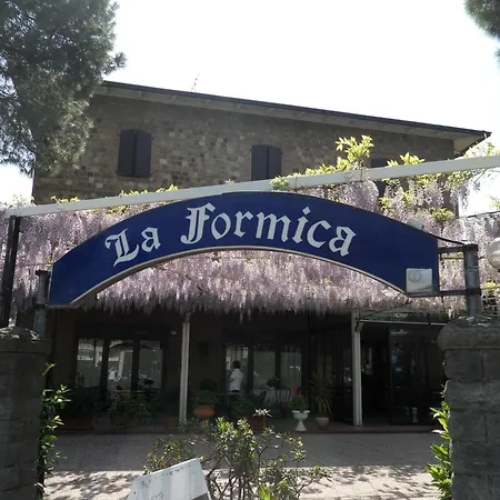 Formica Hotel 3*